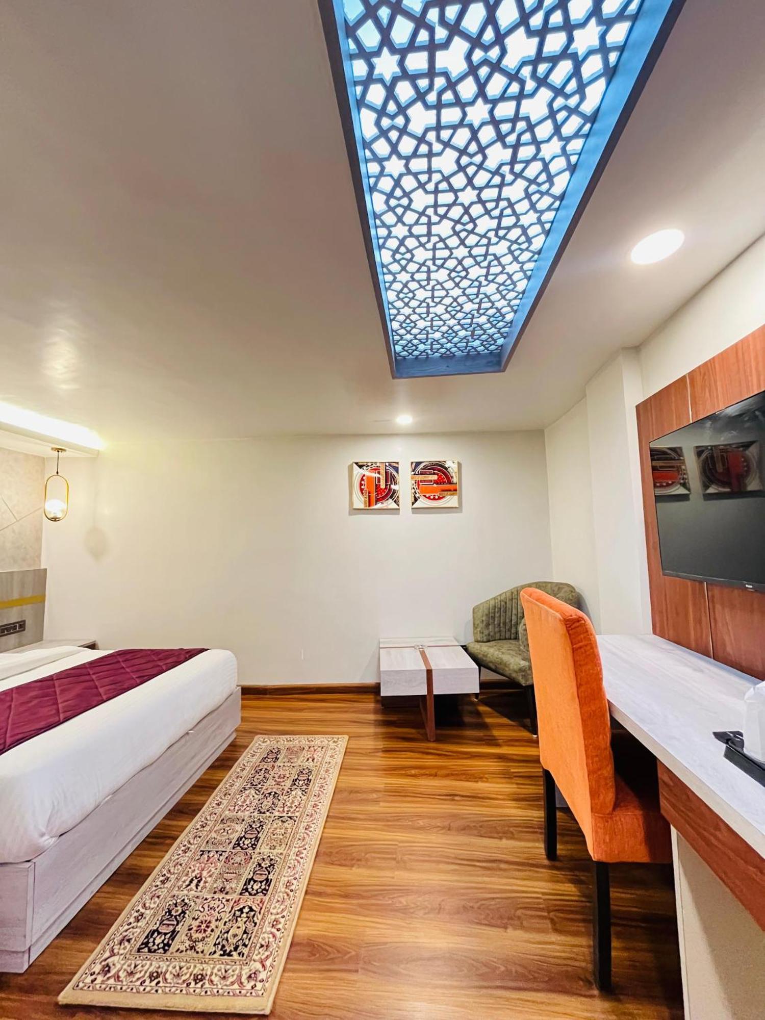 Luxury Stay At Hotel Broadway Boutique Mall Road Chowrasta Near Mahakal Temple Дарджилінг Екстер'єр фото
