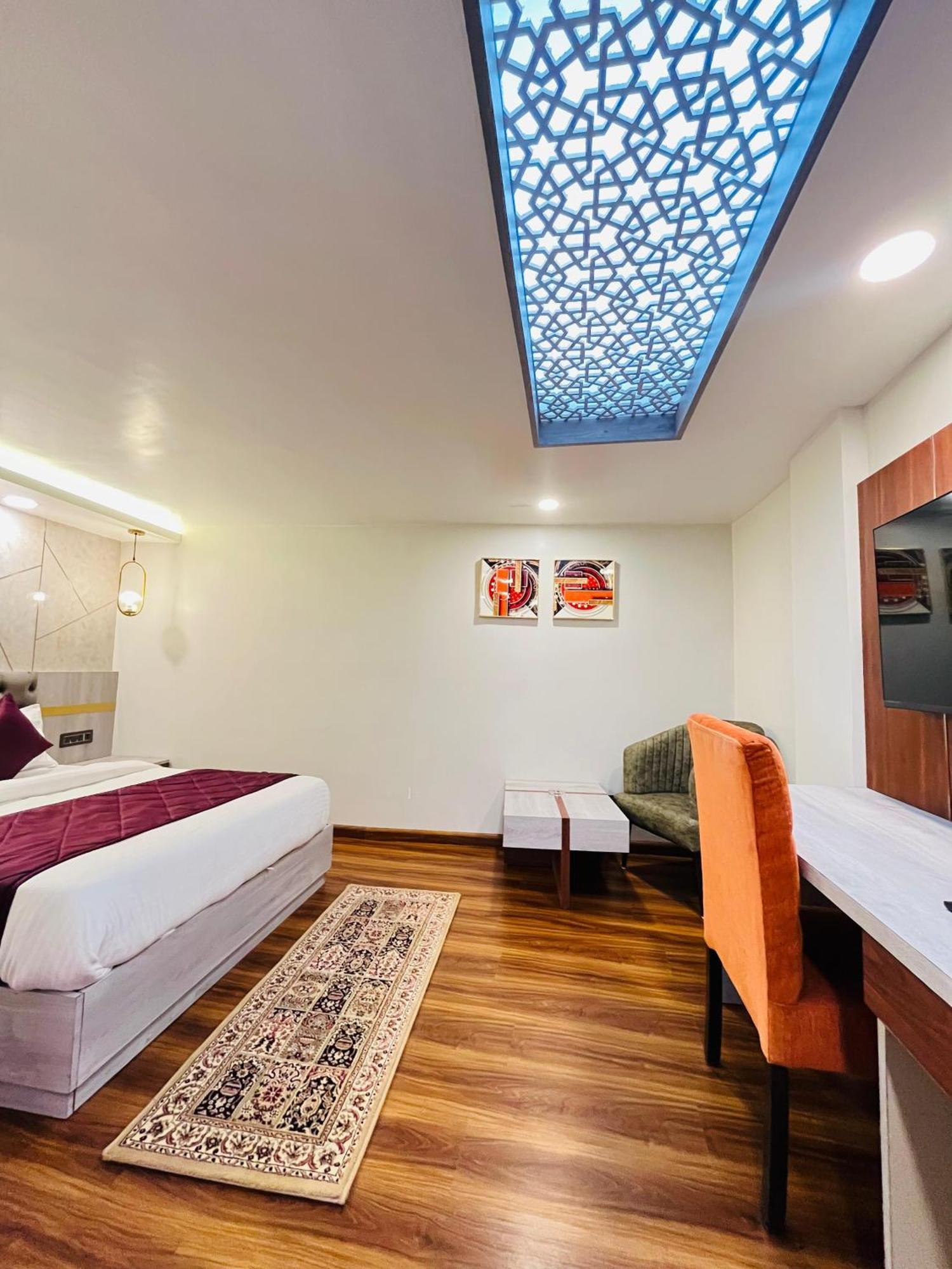 Luxury Stay At Hotel Broadway Boutique Mall Road Chowrasta Near Mahakal Temple Дарджилінг Екстер'єр фото