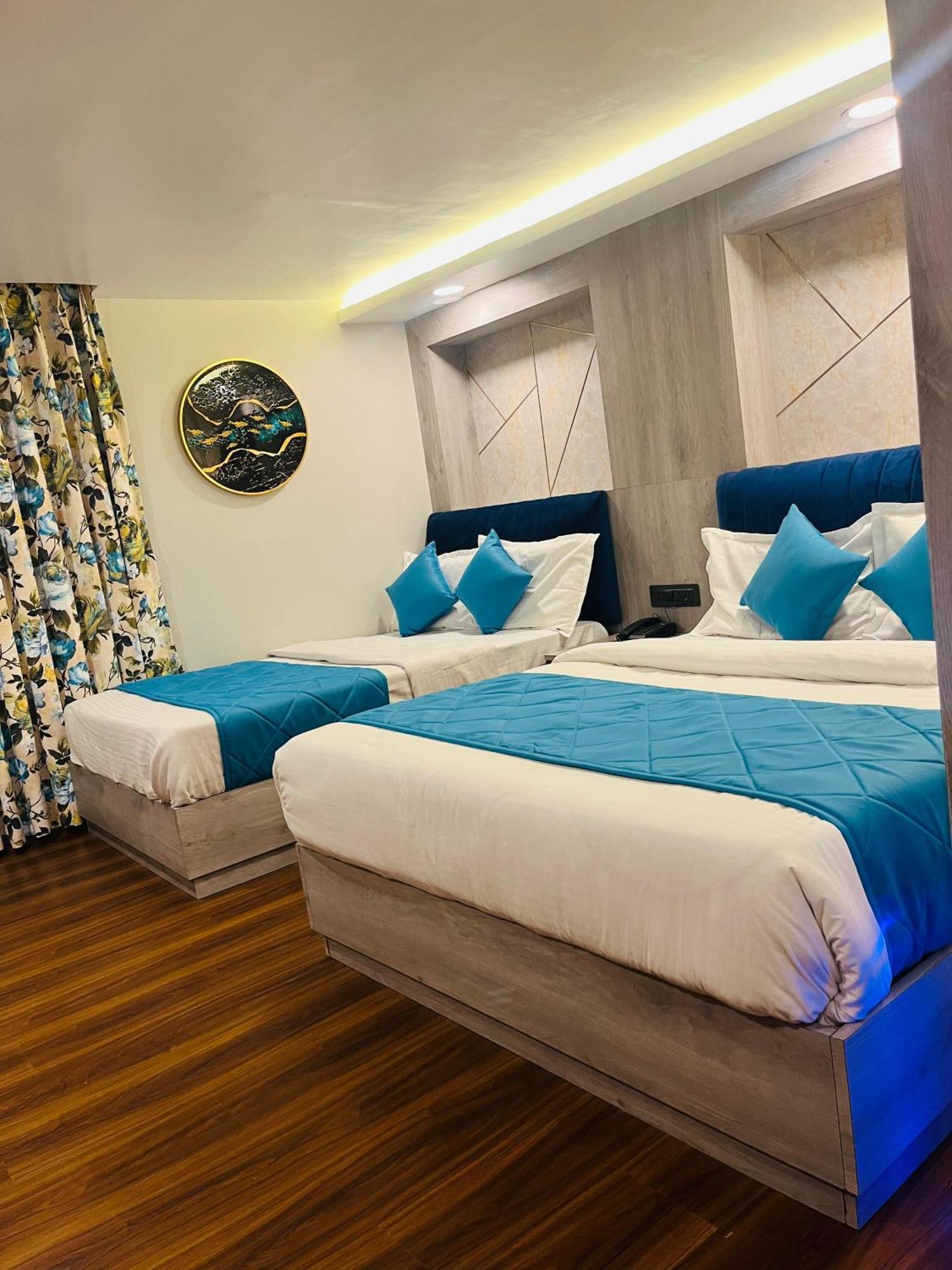 Luxury Stay At Hotel Broadway Boutique Mall Road Chowrasta Near Mahakal Temple Дарджилінг Екстер'єр фото