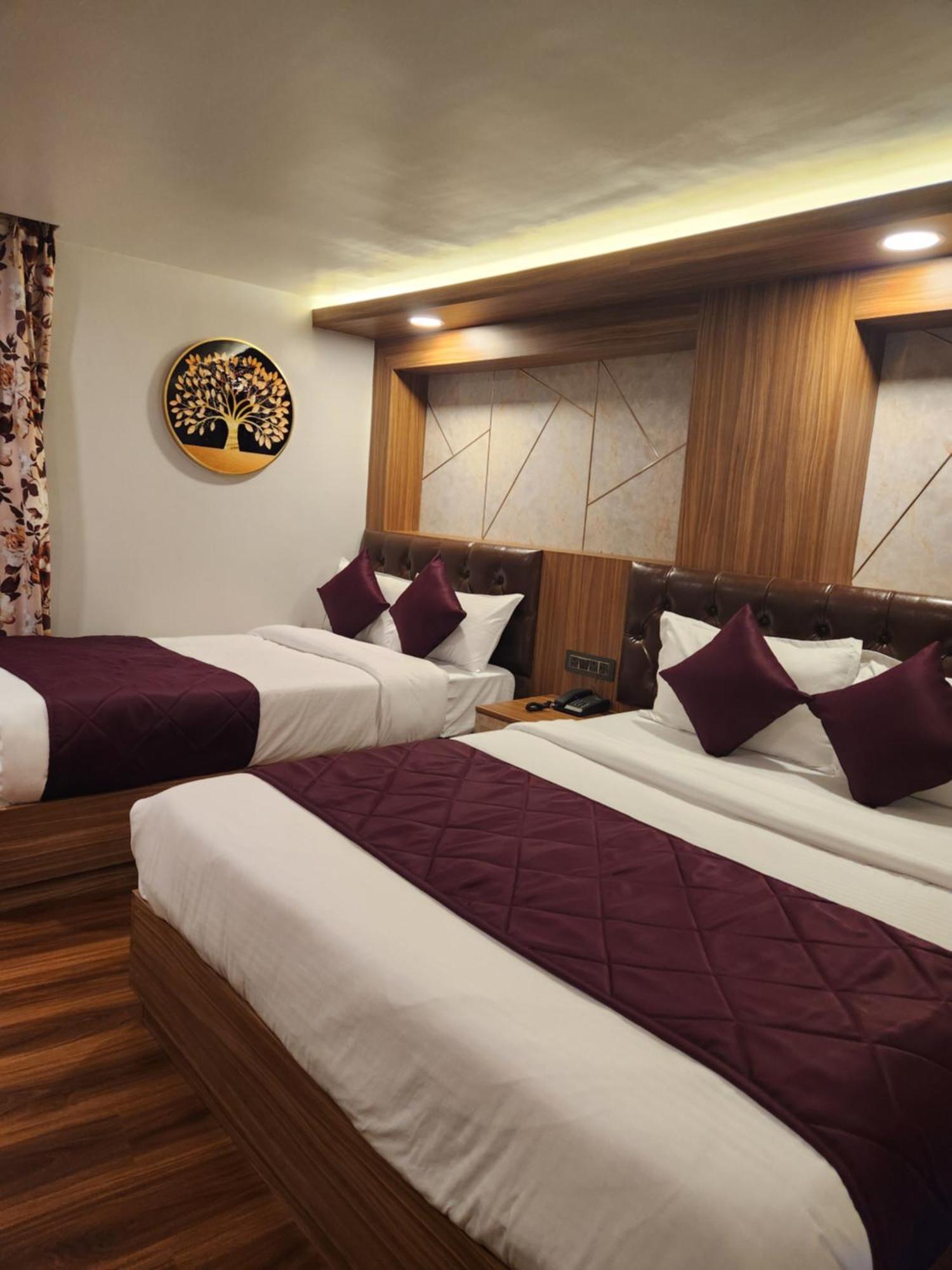 Luxury Stay At Hotel Broadway Boutique Mall Road Chowrasta Near Mahakal Temple Дарджилінг Екстер'єр фото
